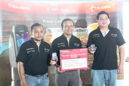  Paket Bundling BlackBerry Bold 9790 Telkomsel  Gratis BIS Full Services, Menit Bicara & SMS 6 Bulan