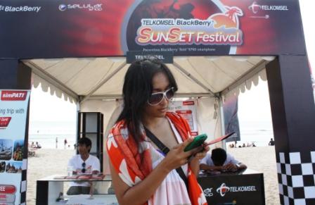  Paket Bundling BlackBerry Bold 9790 Telkomsel  Gratis BIS Full Services, Menit Bicara & SMS 6 Bulan