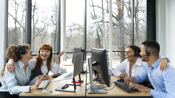 suasana kerja contact center modern