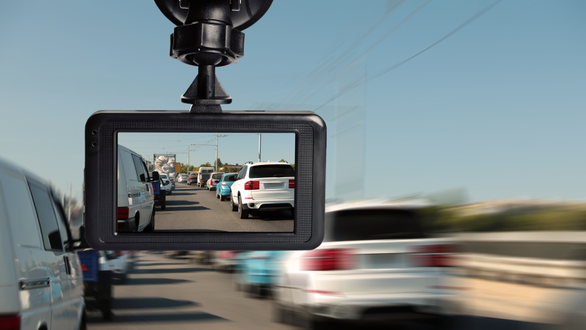 15 Dashcam Mobil Terbaik Biar Berkendara Lebih Aman | Telkomsel
