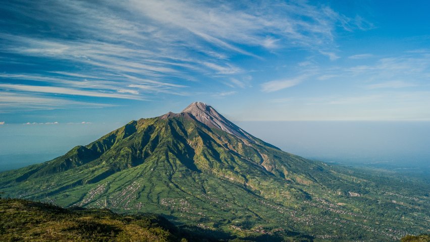 Mengulik Sejarah & Wisata Gunung Merapi, Mencekam Tapi Eksotis | Telkomsel
