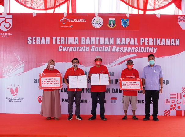 Telkomsel Bersama Kementerian Kelautan dan Perikanan Serahkan Bantuan  10 Kapal & Digitalisasi Para Nelayan untuk Dorong Bangkitnya Ekonomi Pandeglang