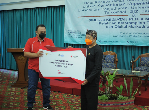 Telkomsel dan Kemenkop UKM Dorong Pemulihan UKM di Masa Pandemi melalui 99% Usahaku 