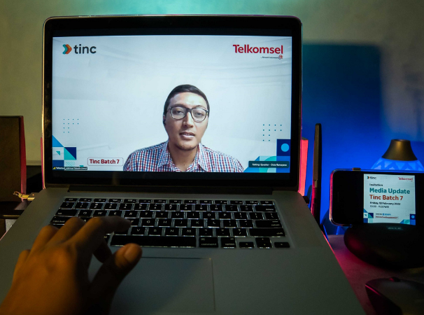Tinc Batch 7_1-4 : Program Telkomsel Innovation Center (Tinc) Batch 7 telah menemukan 5 startup terbaik, antara lain Askara Daulat Desa, Fammi, Machine Vision, Tujju, dan Tumbasin. Kelima startup ini berkesempatan maju ke tahapan seleksi akhir sebelum berakselerasi dengan Tinc dan Telkomsel untuk menghadirkan solusi digital dalam mendukung ekonomi digital Indonesia. 