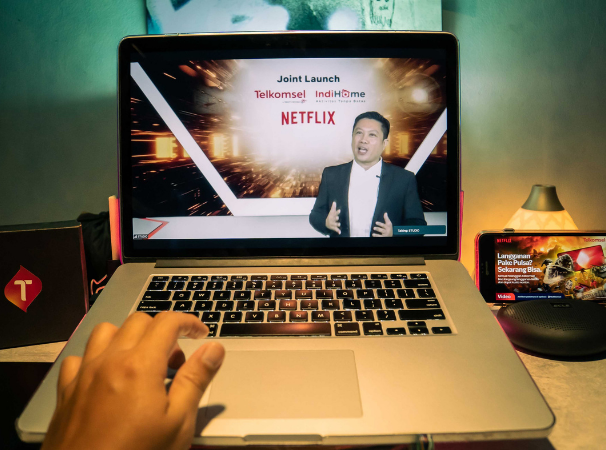 Dengan Telkomsel dan Indihome, Keseruan Tayangan Netflix Semakin Andal dan Mudah untuk Dinikmati Pelanggan