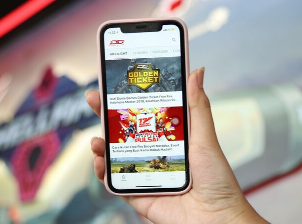  IDByte Esports 201-2: Direktur Utama Telkomsel Emma Sri Martini saat memaparkan peran Telkomsel dalam mendukung perkembangan esports dengan partisipasi Telkomsel di Indonesia dalam gelaran IDByte Esports 2019 di Tengerang Selatan, Banten, (13/9). Keseriusan Telkomsel mendukung penguatan ekosistem esports di Indonesia telah dilakukan dalam beberapa tahun belakangan ini, Telkomsel berkomitmen untuk mendukung perkembangan esports mulai dari menghadirkan layanan konektivitas berkualitas hingga ragam fitur dan solusi layanan bernilai tambah seperti penyediaan akses payment gateway.