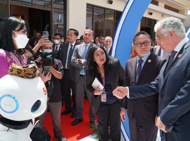 Menteri Perdagangan Robot Telkomsel