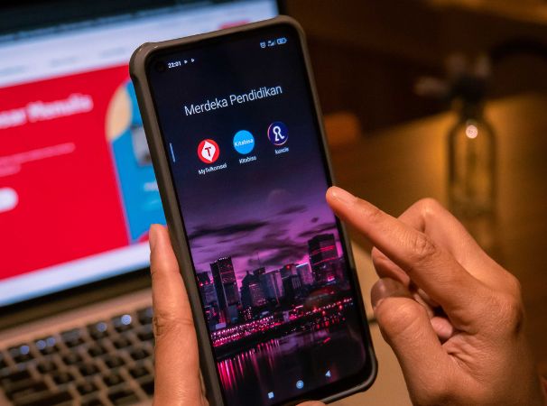 Telkomsel Poin Bantu Pelajar Lanjutkan Pendidikan